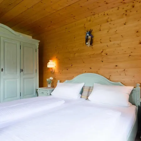 Heumann's Blockhäuser Am Wald Resort *